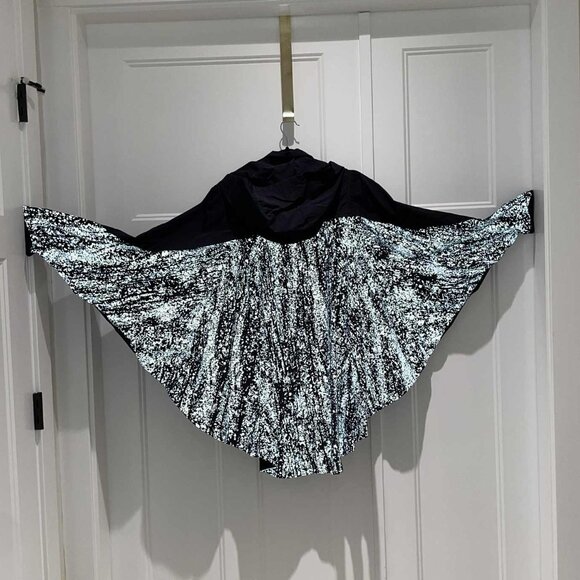 LULULEMON Ride & Reflect Cape/Jacket REFLECTIVE - Very Excellent Condition - Picture 11 of 16